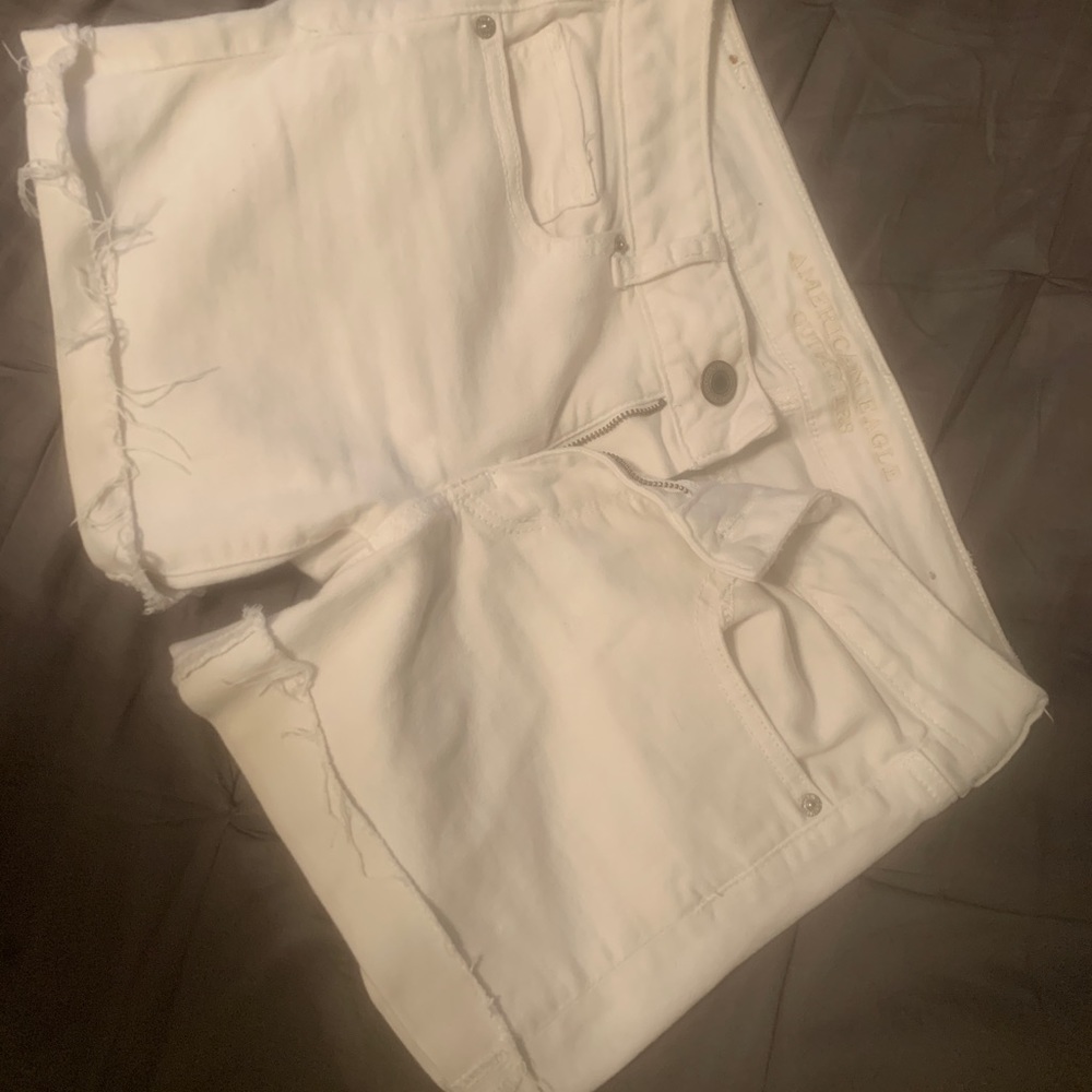 White american eagle shorts